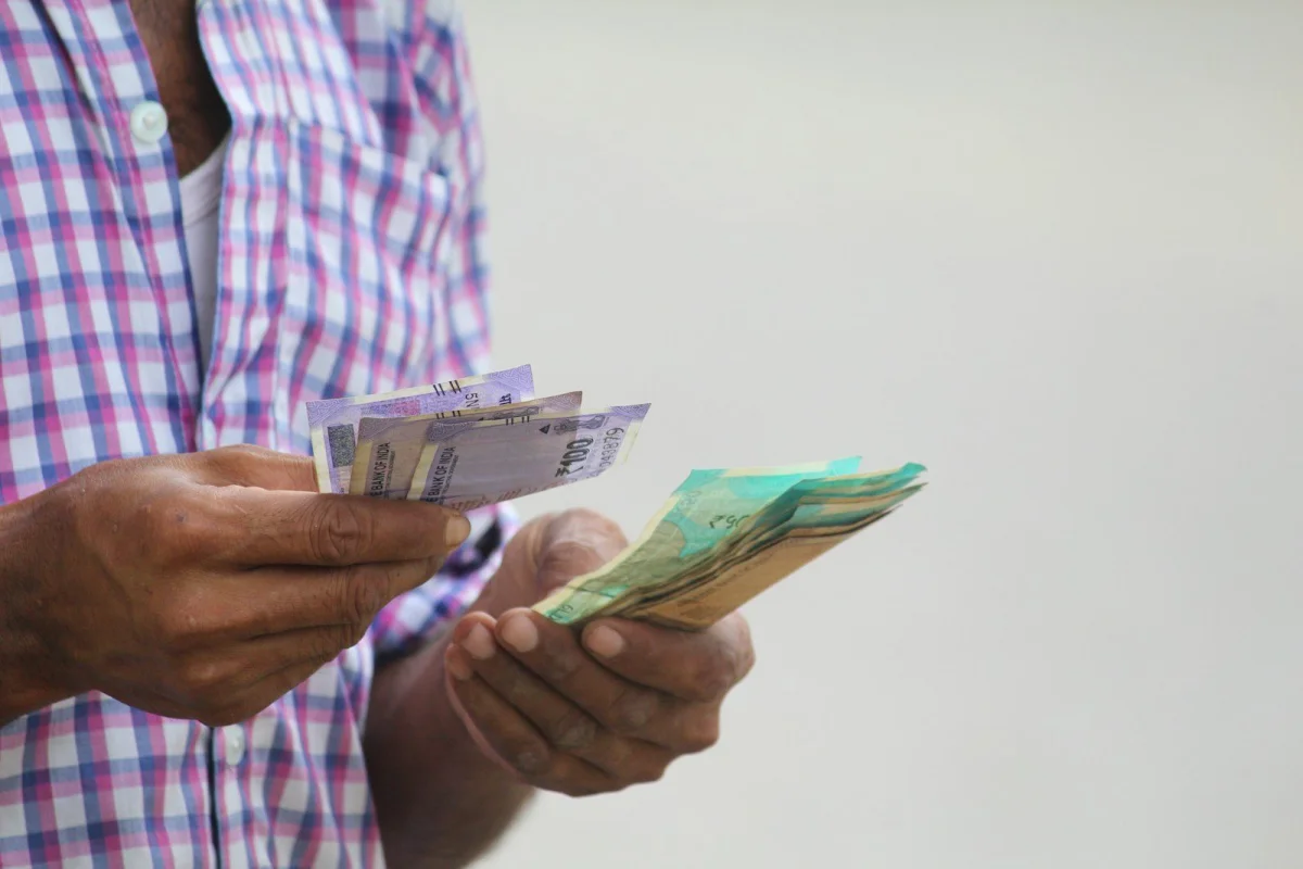 International Remittances: How Transfer Costs Work and How to Send Money Home for Less