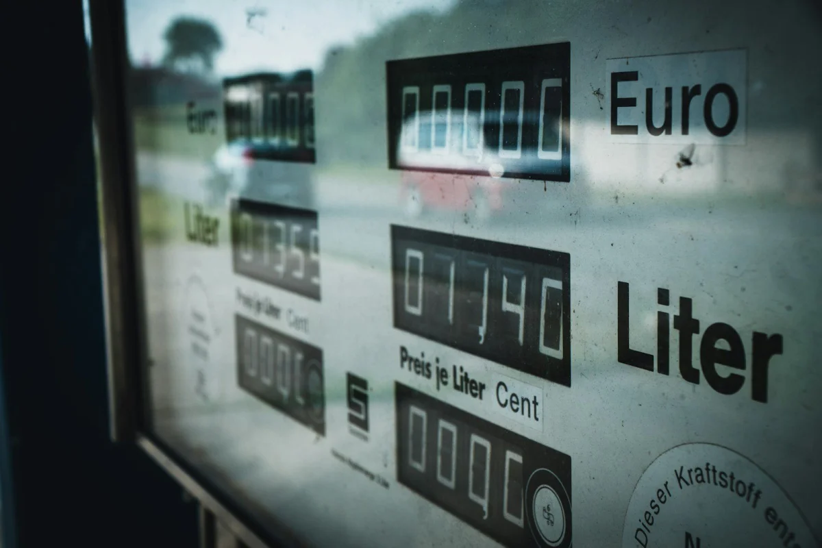 Fuel Economy Converter — Compare km/L, L/100km & MPG Across Markets