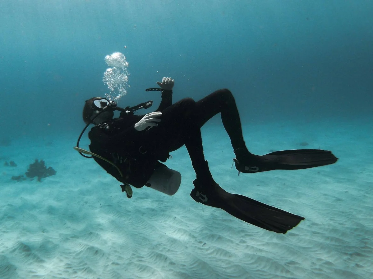 Scuba Diving Physics: How Pressure Changes Underwater and Why It Creates Both Rules and Risks