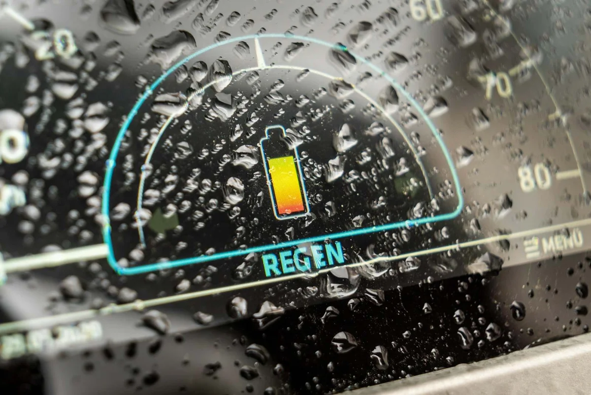 Why Battery EVs Use 3× Less Energy Than Hydrogen Fuel Cell Cars — Well-to-Wheel Efficiency and Energy Density Explained